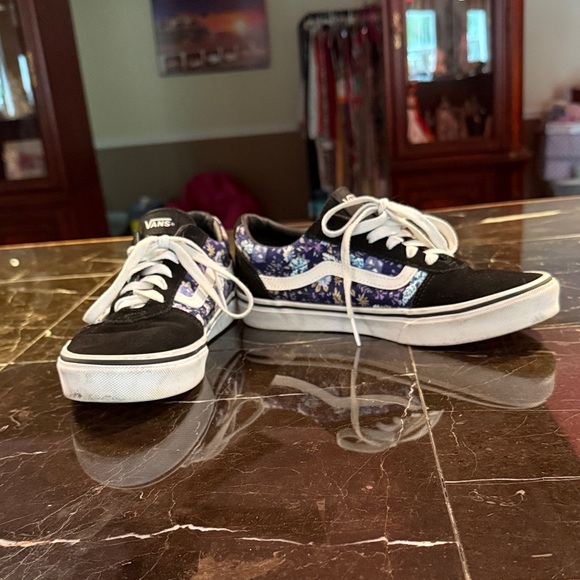 Vans size 6 floral print with a velvety feel sneakers - Picture 1 of 6